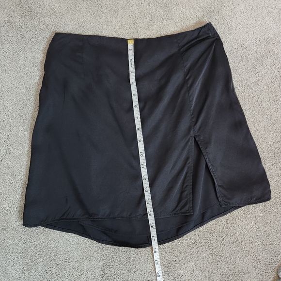 Aritzia Sunday Best Tatiana Black Skirt Slit Dark Academia Prep Preppy Size 6 - Picture 8 of 10